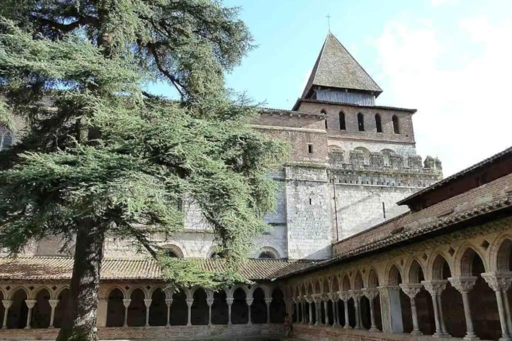 Appartement Entier Moissac Centre 30 M2 Calme Avec Cour Interieure Pour Velos A 50M Du Marche De Moissac Exterior photo